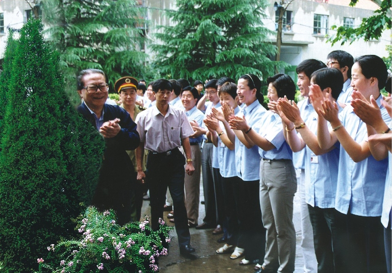 1999江泽民总书记视察永利集团