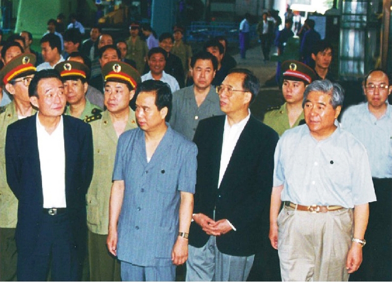 1999年党和国家向导人吴邦国、曾培炎、陕西省向导李开国、程安东来永利集团视察