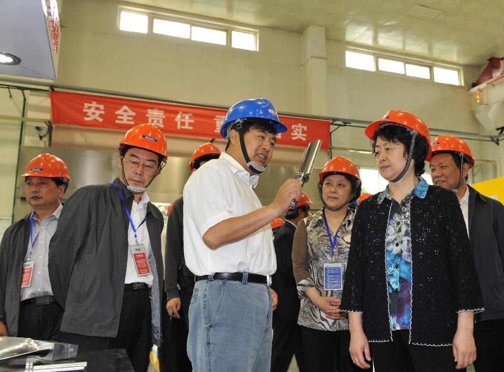 省人大常委会副主任、省总工会主席黄玮来永利集团调研