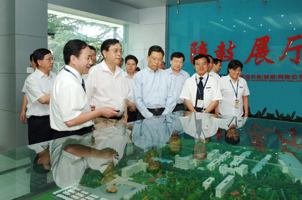 2009年省委书记赵乐际陪同国务院副总理张德江来永利集团视察事情